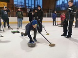 Bild 1 - Mit Steinen auf dem Eis rutschen - Curling