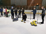 Bild 2 - Mit Steinen auf dem Eis rutschen - Curling